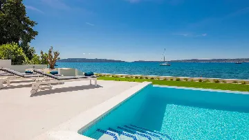 Modern Seafront Villa with Pool in Kaštel Kambelovac