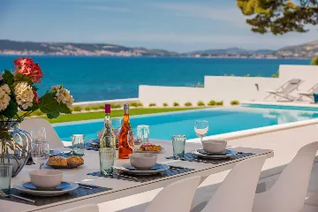 Modern Seafront Villa with Pool in Kaštel Kambelovac