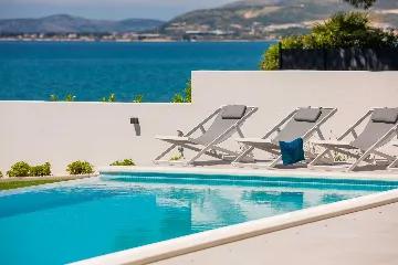 Modern Seafront Villa with Pool in Kaštel Kambelovac