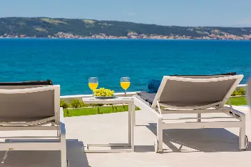 Modern Seafront Villa with Pool in Kaštel Kambelovac