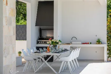 Modern Seafront Villa with Pool in Kaštel Kambelovac