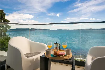 Modern Seafront Villa with Pool in Kaštel Kambelovac