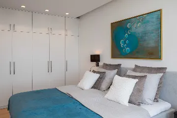 Modern Seafront Villa with Pool in Kaštel Kambelovac