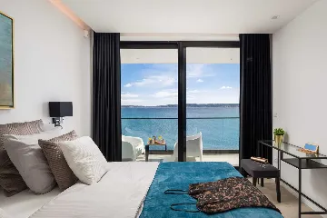 Modern Seafront Villa with Pool in Kaštel Kambelovac