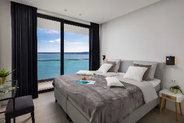 Modern Seafront Villa with Pool in Kaštel Kambelovac