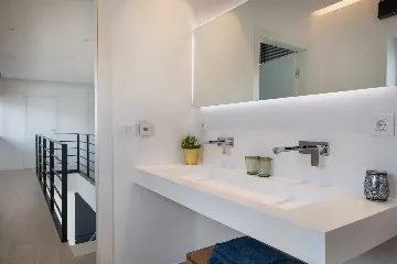 Modern Seafront Villa with Pool in Kaštel Kambelovac