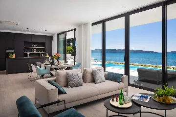 Modern Seafront Villa with Pool in Kaštel Kambelovac