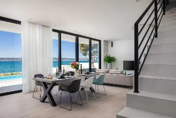 Modern Seafront Villa with Pool in Kaštel Kambelovac