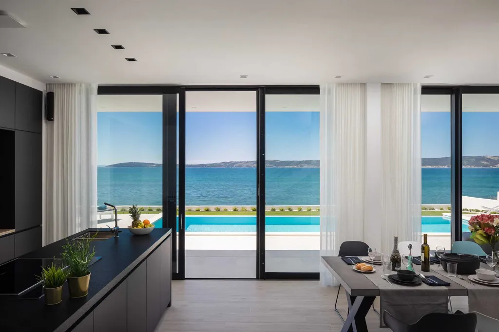 Modern Seafront Villa with Pool in Kaštel Kambelovac