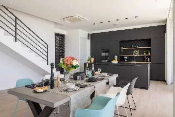 Modern Seafront Villa with Pool in Kaštel Kambelovac