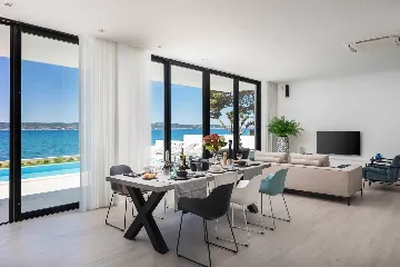 Modern Seafront Villa with Pool in Kaštel Kambelovac