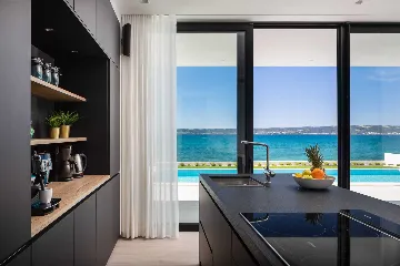 Modern Seafront Villa with Pool in Kaštel Kambelovac