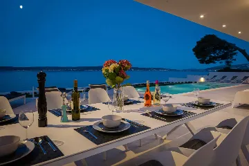 Modern Seafront Villa with Pool in Kaštel Kambelovac