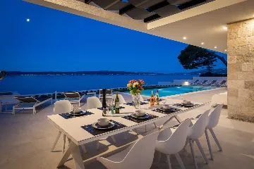 Modern Seafront Villa with Pool in Kaštel Kambelovac