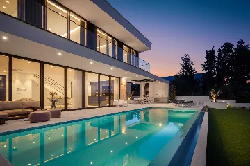 Modern Seafront Villa with Pool in Kaštel Kambelovac