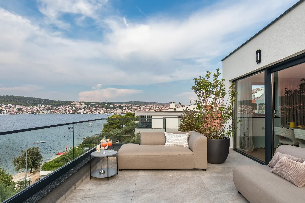 Seaside Retreat Villa in Okrug Gornji with 8 Bedrooms
