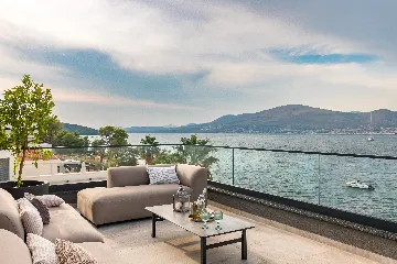 Seaside Retreat Villa in Okrug Gornji with 8 Bedrooms