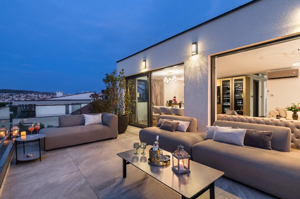 Seaside Retreat Villa in Okrug Gornji with 8 Bedrooms