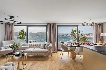 Seaside Retreat Villa in Okrug Gornji with 8 Bedrooms