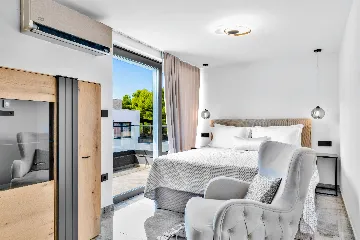 Seaside Retreat Villa in Okrug Gornji with 8 Bedrooms