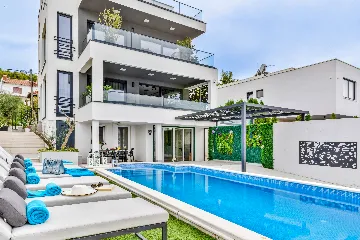 Seaside Retreat Villa in Okrug Gornji with 8 Bedrooms