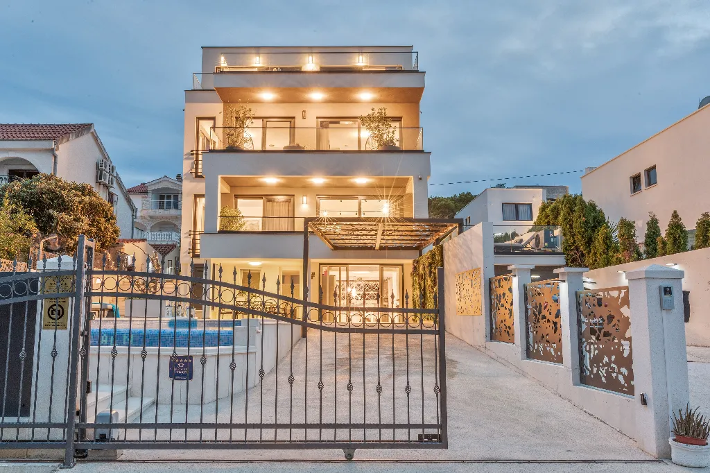 Seaside Retreat Villa in Okrug Gornji with 8 Bedrooms
