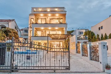 Seaside Retreat Villa in Okrug Gornji with 8 Bedrooms