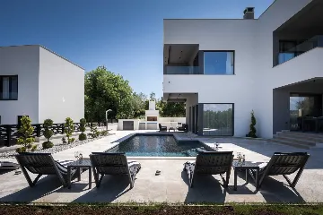Modern Villa with Pool and Jacuzzi in Rakalj
