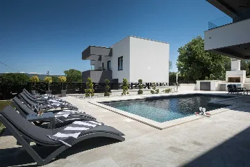 Modern Villa with Pool and Jacuzzi in Rakalj