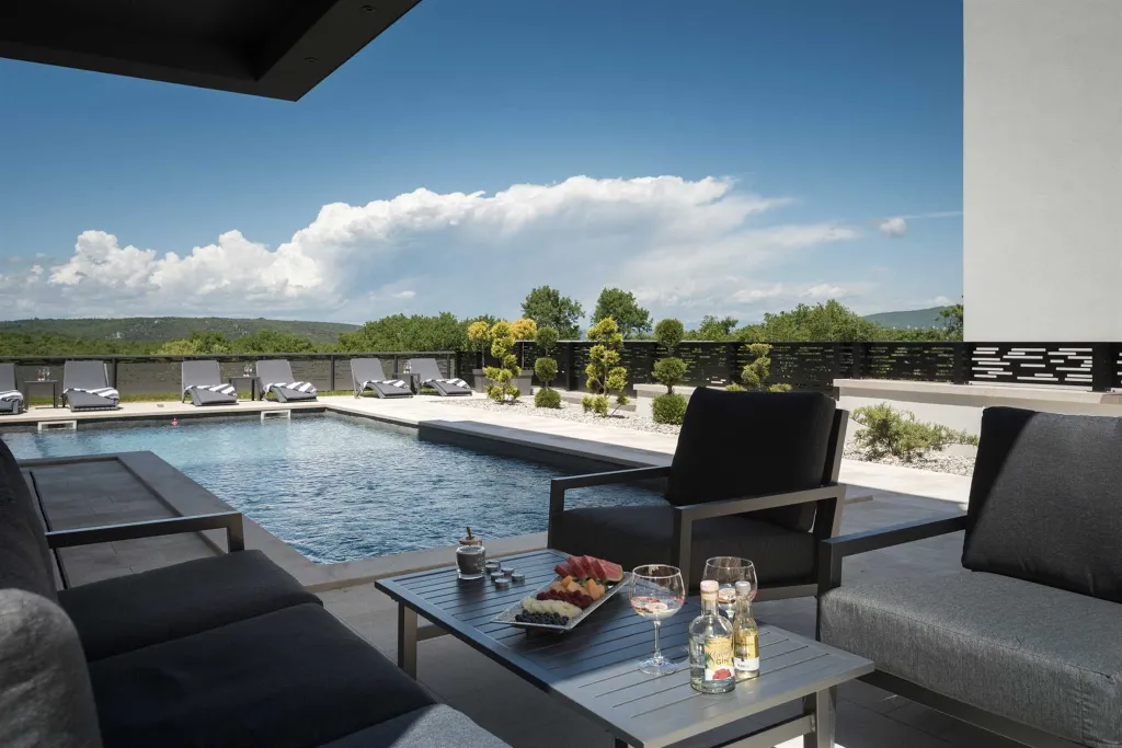 Modern Villa with Pool and Jacuzzi in Rakalj