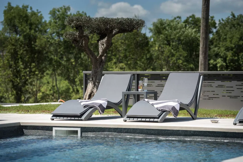 Modern Villa with Pool and Jacuzzi in Rakalj