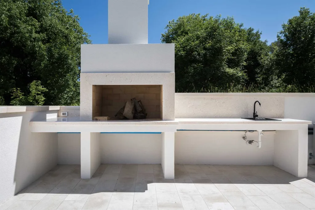Modern Villa with Pool and Jacuzzi in Rakalj