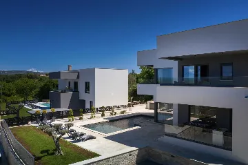 Modern Villa with Pool and Jacuzzi in Rakalj