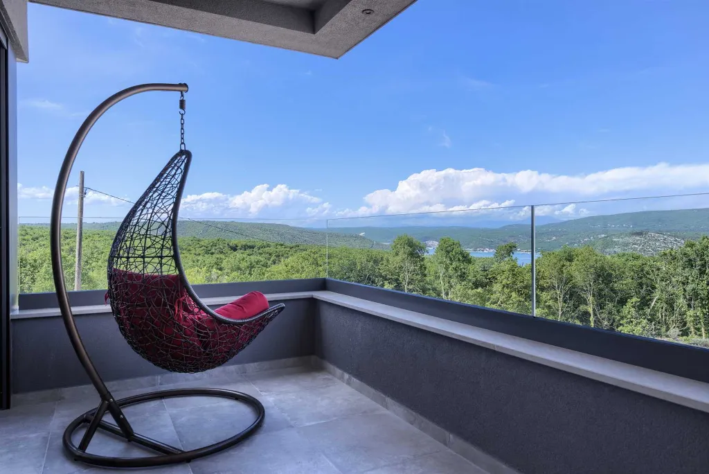 Modern Villa with Pool and Jacuzzi in Rakalj