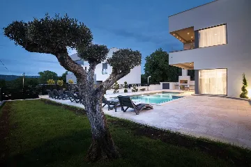 Modern Villa with Pool and Jacuzzi in Rakalj