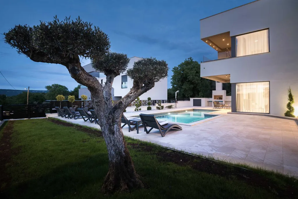 Modern Villa with Pool and Jacuzzi in Rakalj