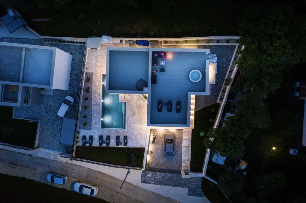 Modern Villa with Pool and Jacuzzi in Rakalj