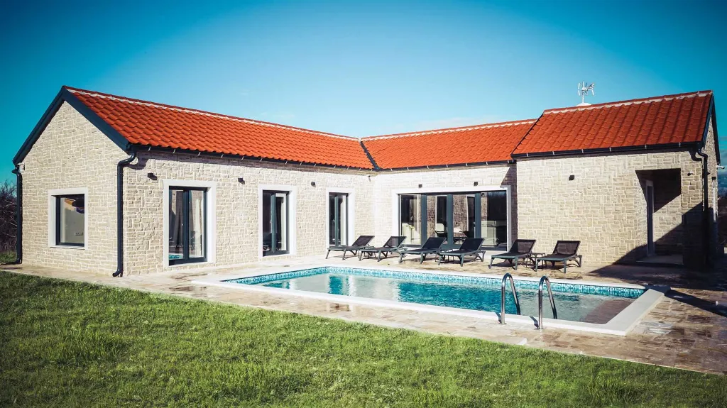 Stone Villa with Pool in Privlaka