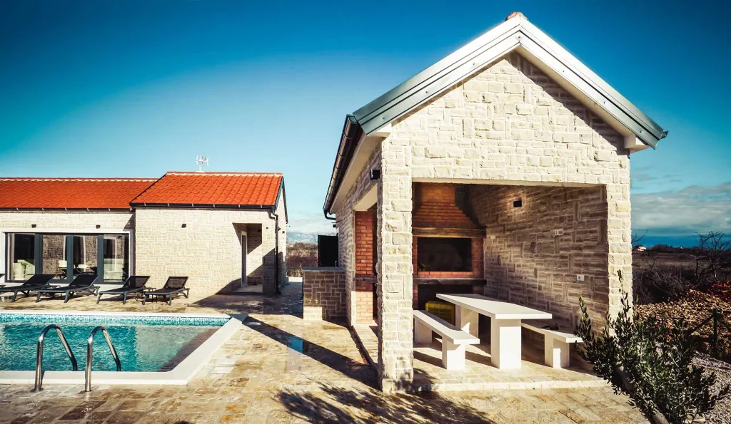 Stone Villa with Pool in Privlaka
