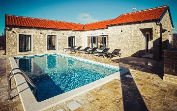 Stone Villa with Pool in Privlaka