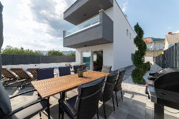 Modern Villa with Heated Pool in Kaštel Stari