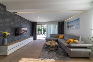 Modern Villa with Heated Pool in Kaštel Stari