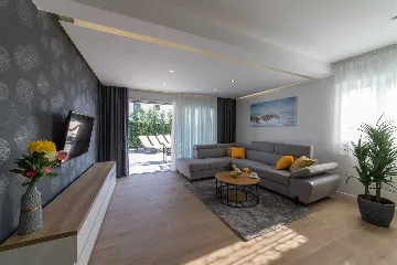 Modern Villa with Heated Pool in Kaštel Stari
