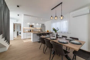 Modern Villa with Heated Pool in Kaštel Stari