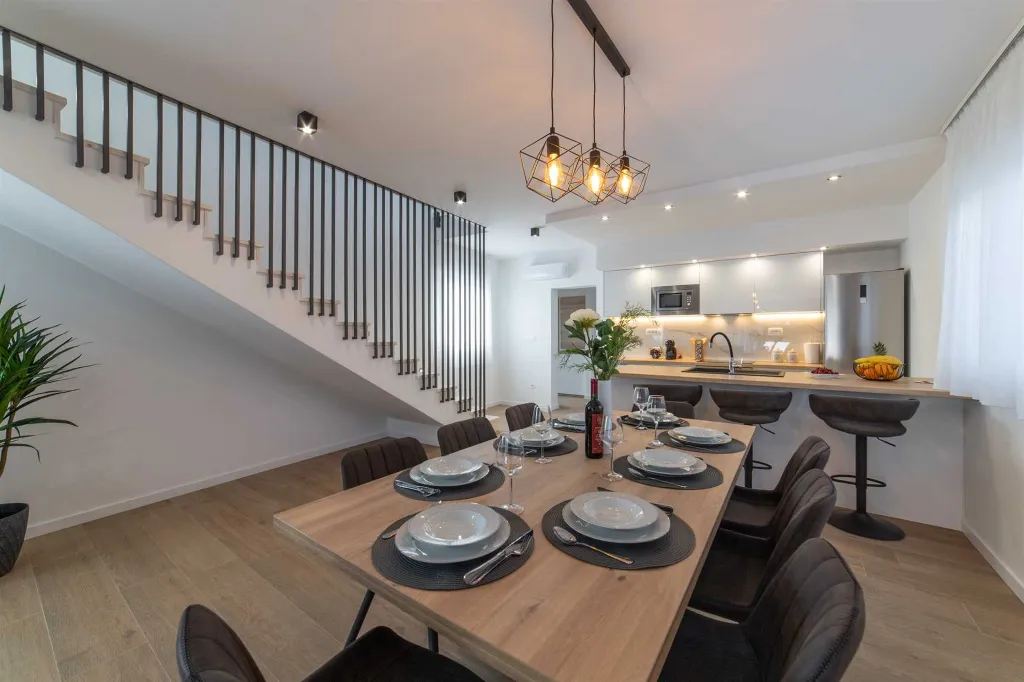 Modern Villa with Heated Pool in Kaštel Stari