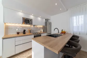 Modern Villa with Heated Pool in Kaštel Stari