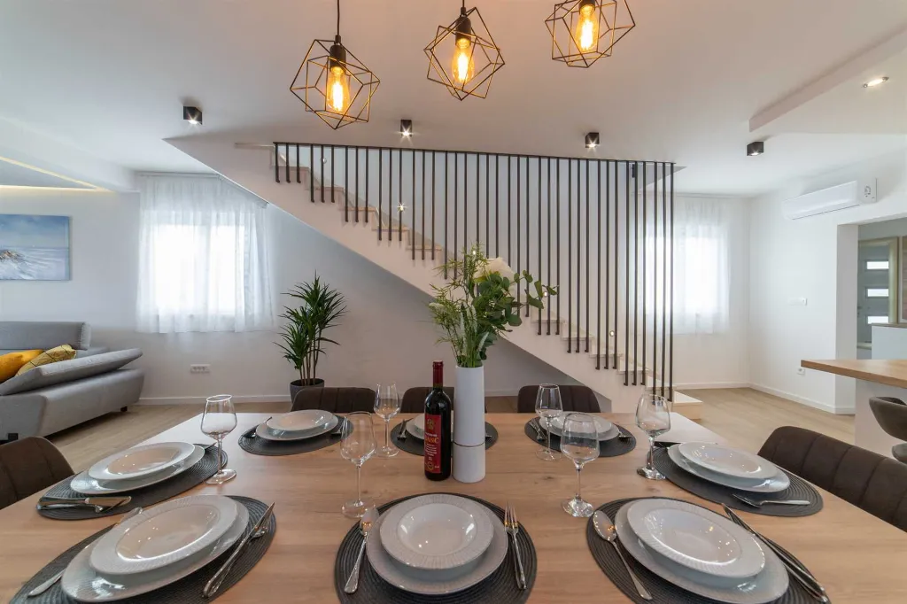 Modern Villa with Heated Pool in Kaštel Stari