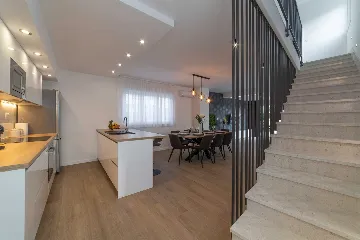 Modern Villa with Heated Pool in Kaštel Stari