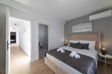 Modern Villa with Heated Pool in Kaštel Stari