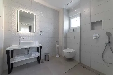 Modern Villa with Heated Pool in Kaštel Stari